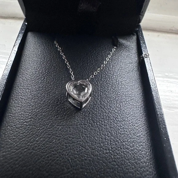 14k solid white gold & genuine white solitaire sapphire pendant . 85 ct. - Picture 3 of 10